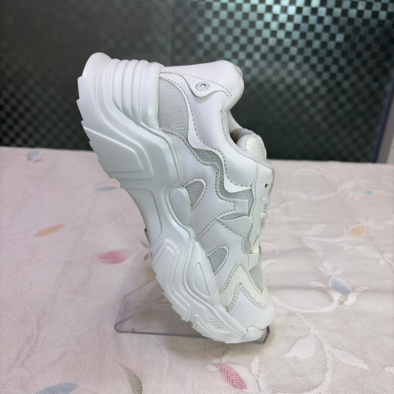 UrbanEase White Women’s Casual Sneakers